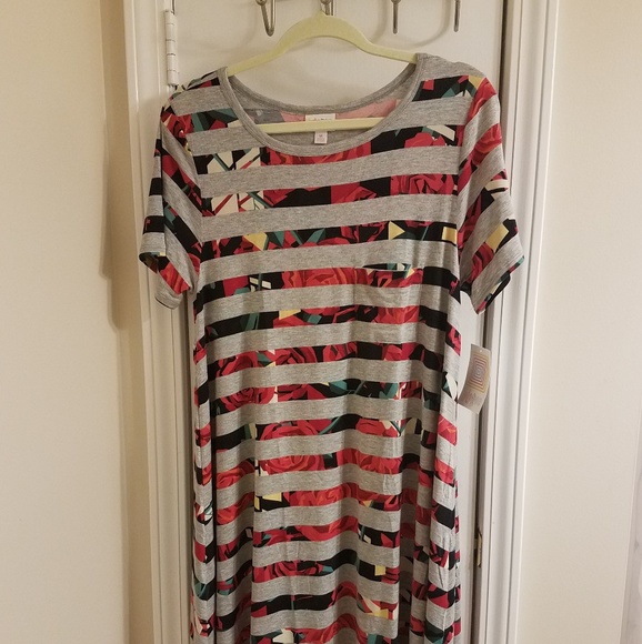 LuLaRoe Dresses & Skirts - Lularoe Medium Carly NWT